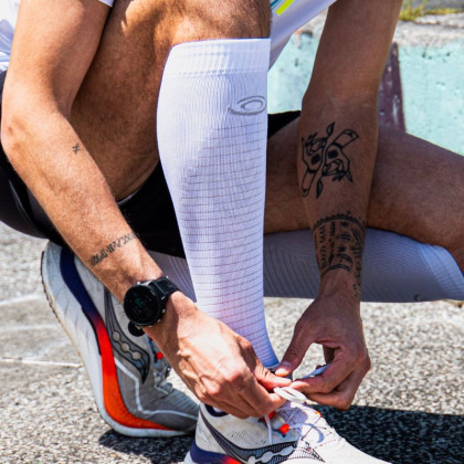 Chaussettes Run Marathon compression blanc/gris